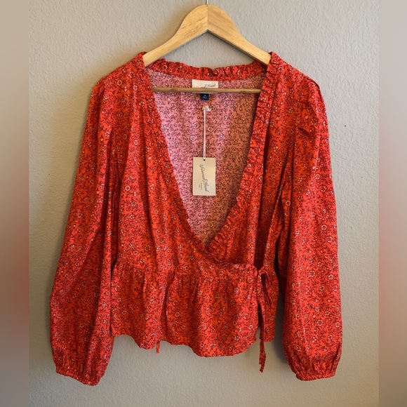 Universal Thread Tops - Universal Thread Red Orange Floral Balloon Sleeve Wrap Top - Size Medium